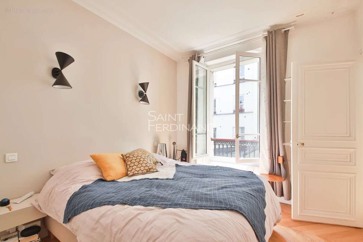 Appartement à PARIS-17E