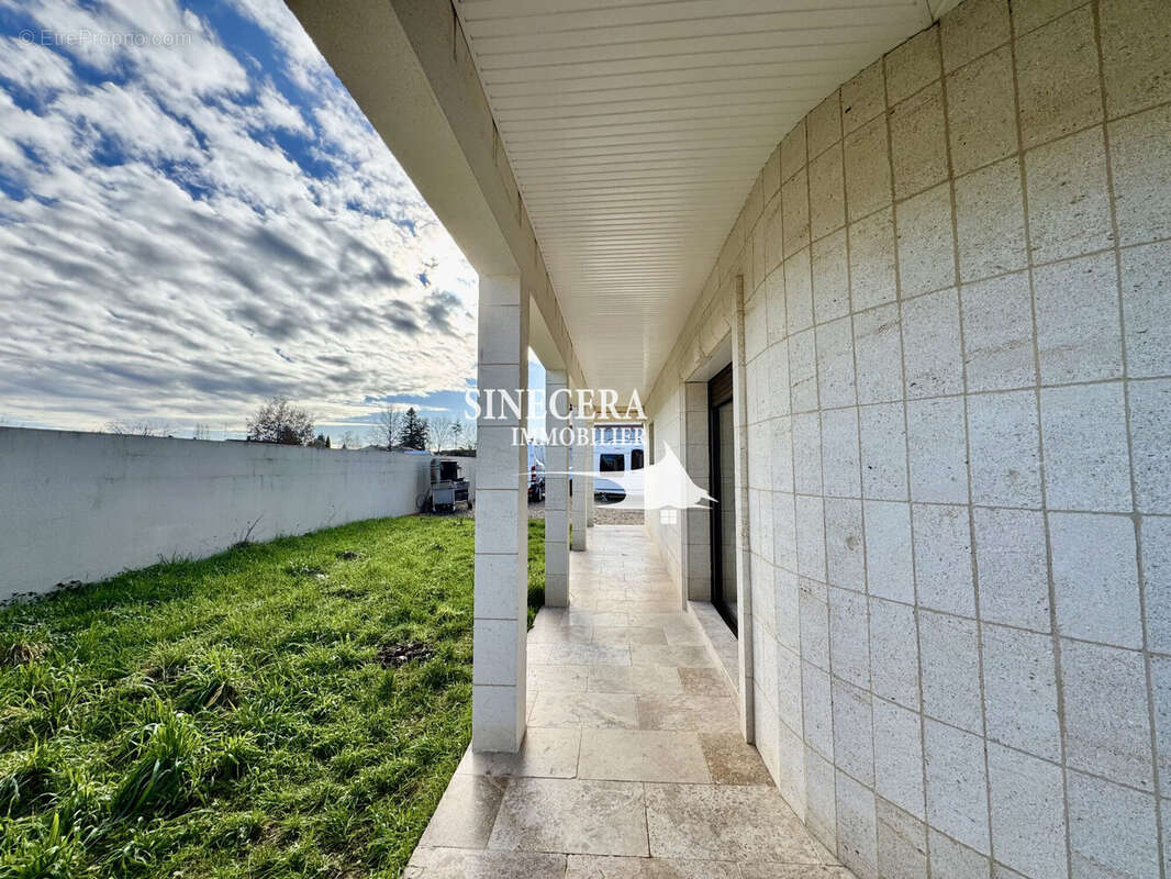 Maison à COURS-DE-PILE