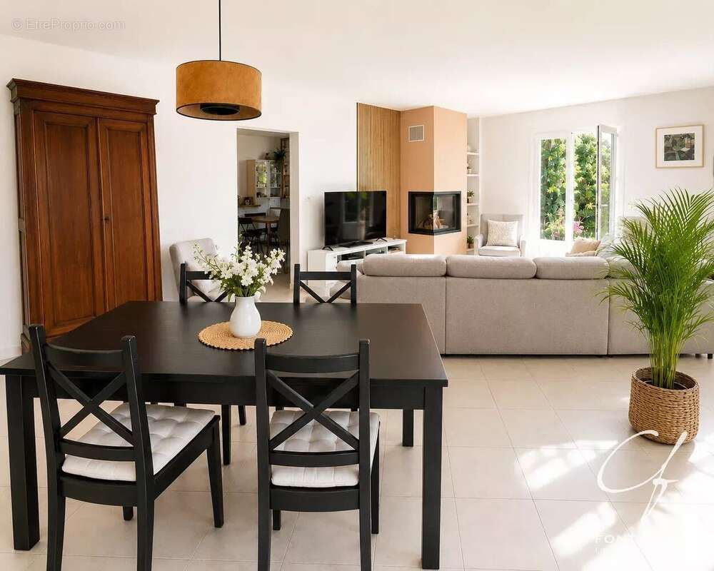 Maison à ROQUEBRUNE-SUR-ARGENS