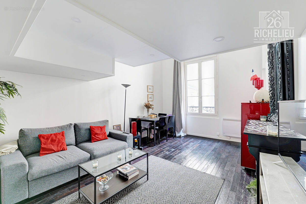 Appartement à PARIS-1E