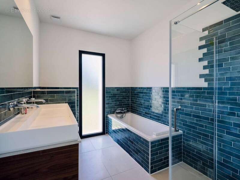 Maison à L&#039;ISLE-SUR-LA-SORGUE