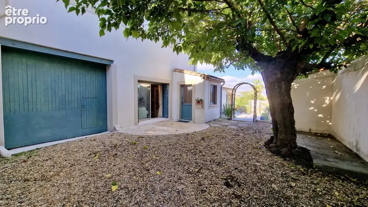 Belle Maison de 4 Chambres avec Piscine et Jardin sur tout le Pourtour - photo 22