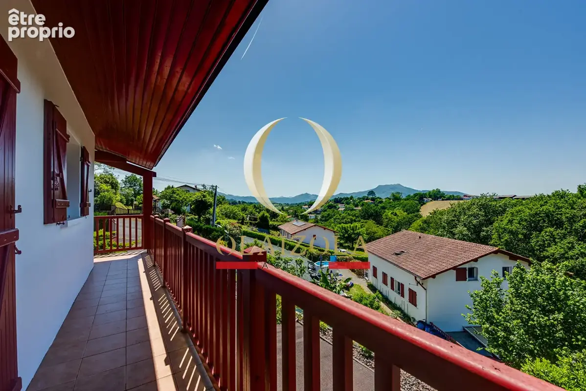 SAINT PEE SUR NIVELLE / LAC - Maison familiale avec vue panoramique sur les montagnes, jardin et garage. - photo 4