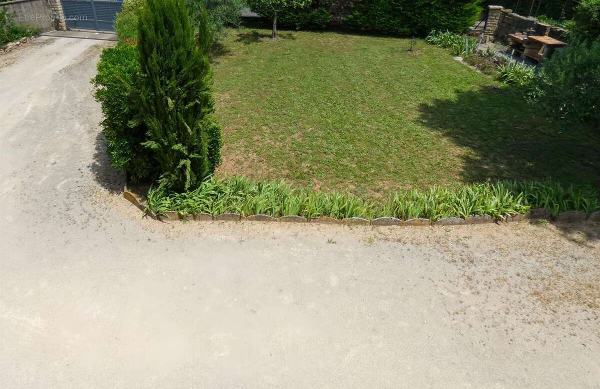 Maison à LAUDUN-L'ARDOISE