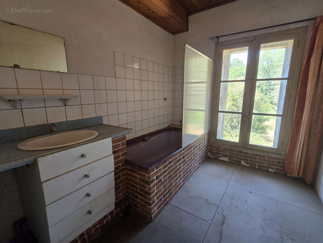 Ensemble de bâtiments à restaurer sur 4900m2! - photo 13