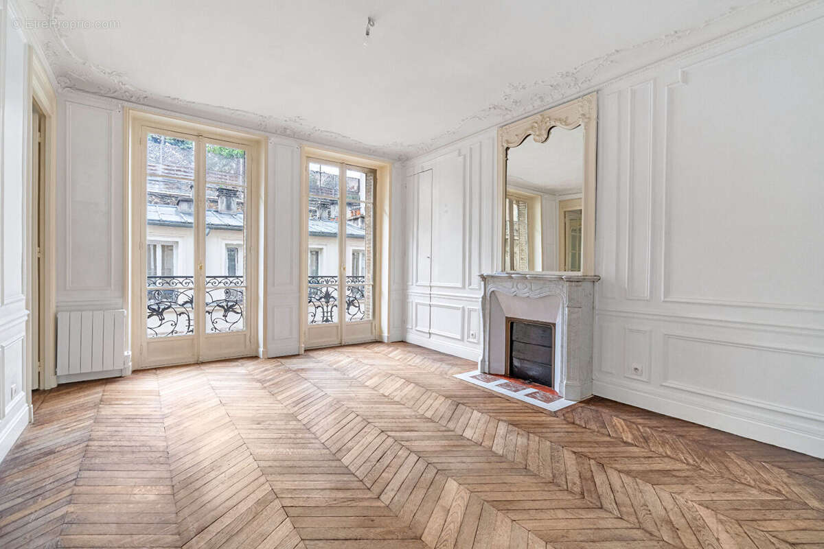 Appartement à PARIS-17E