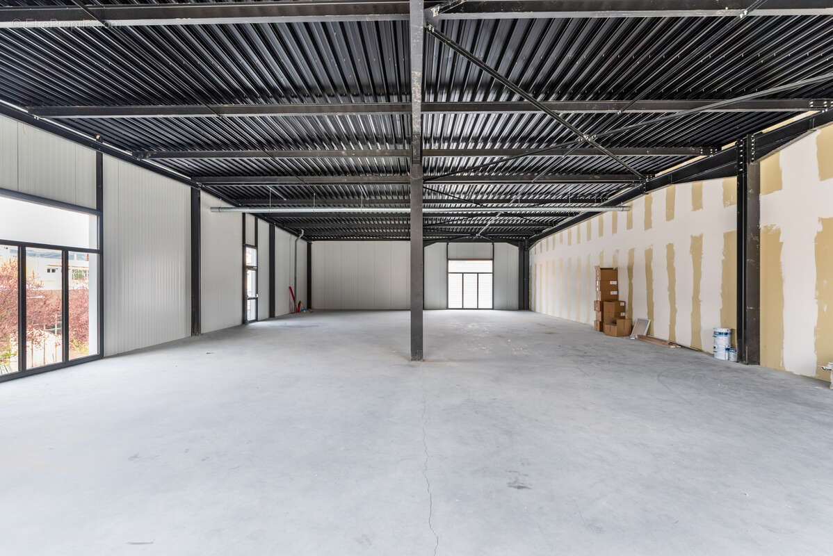 Commerce à BRIVES-CHARENSAC