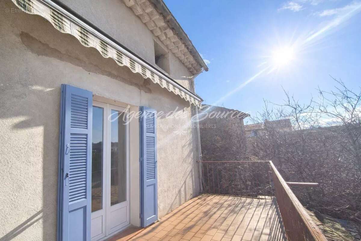 Appartement à VARAGES