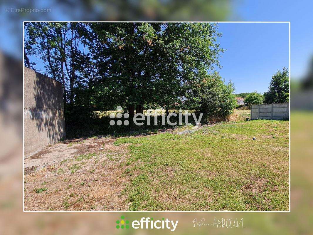 Terrain à LA HAIE-FOUASSIERE