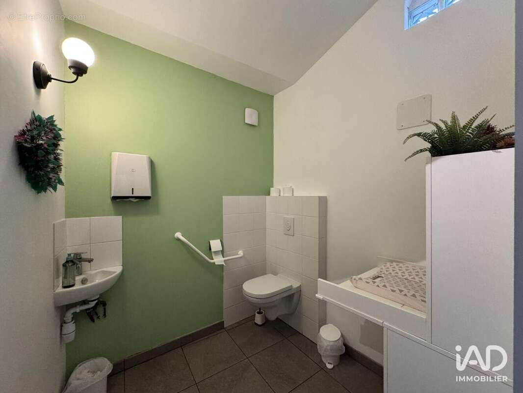 Photo 7 - Commerce à SAINT-EPAIN