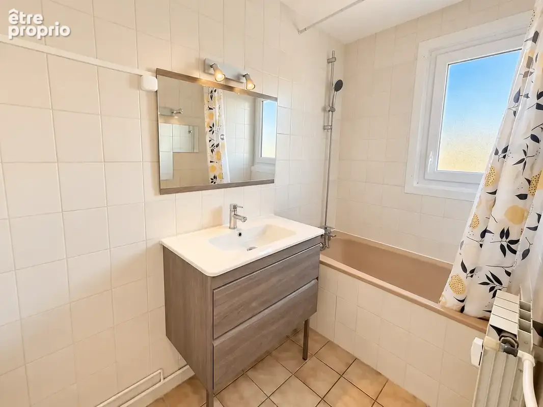 MARAVILLAS IMMOBILIER   Un T3 avec une vue exceptionnelle sur Lyon et les Monts d’Or - photo 7