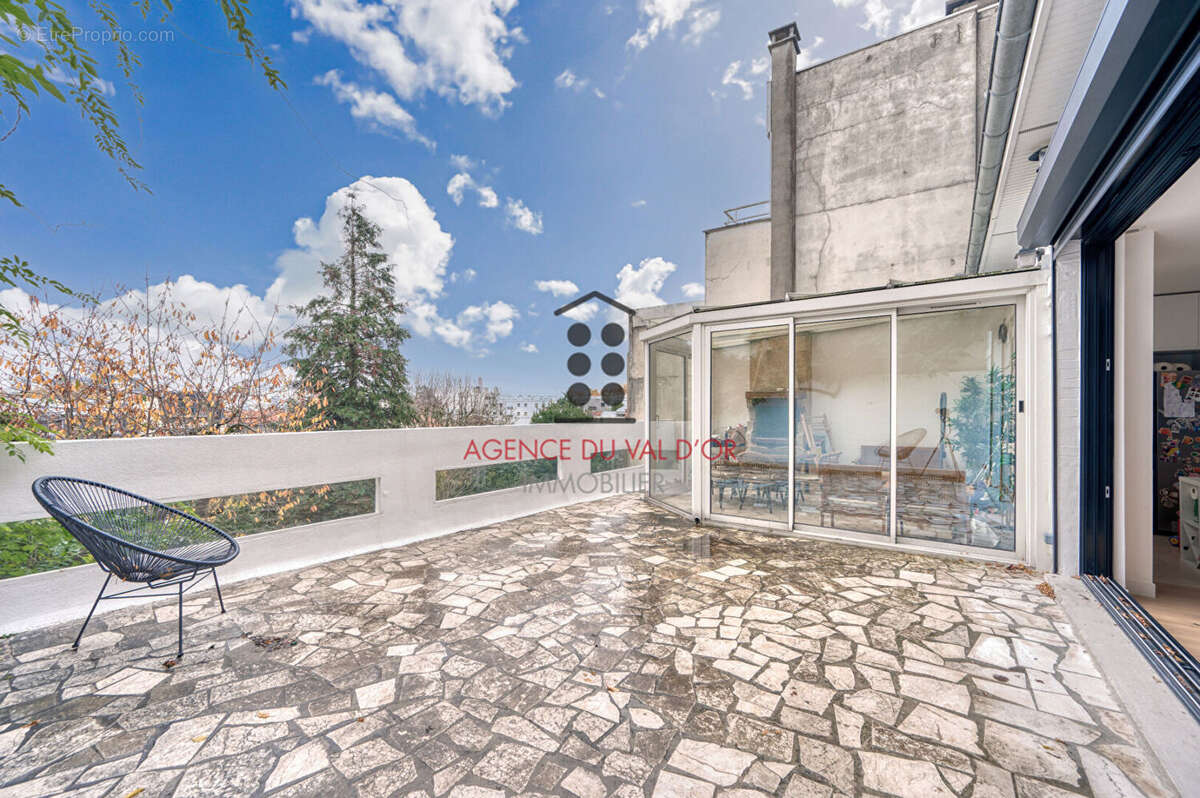 Maison à SURESNES