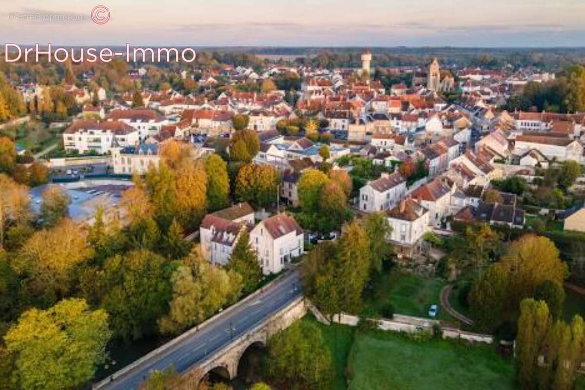 Maison à CHAUMES-EN-BRIE