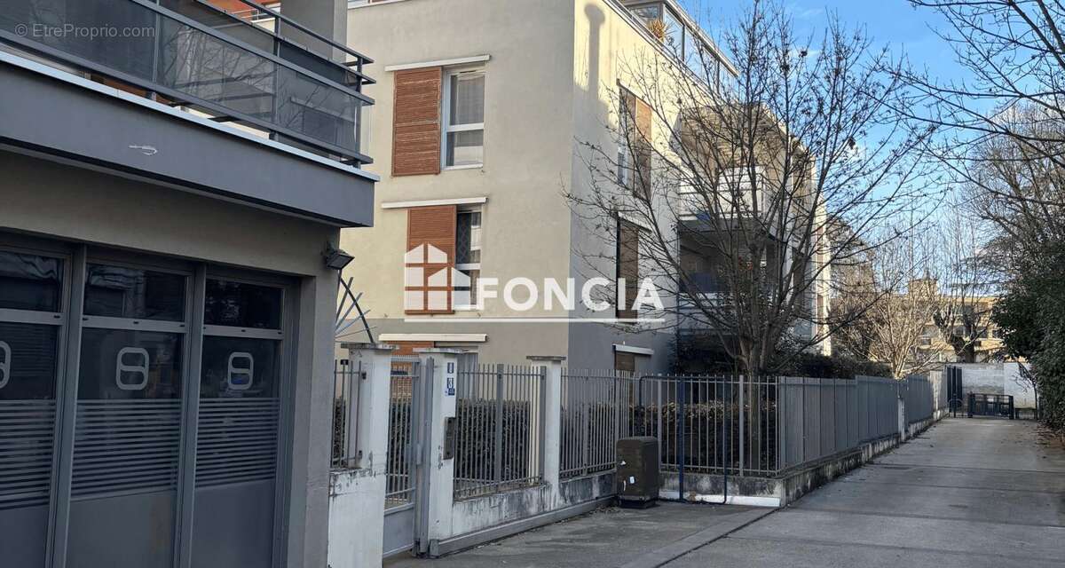 Appartement à MEYZIEU
