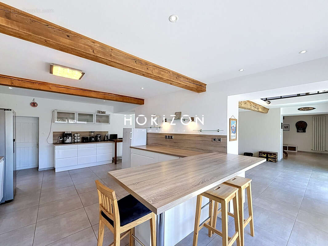 Maison 200 m² à Romaneche-Thorins  - photo 3