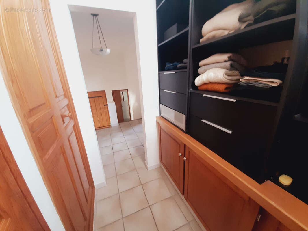 Maison à SAINT-CLEMENT-DE-RIVIERE