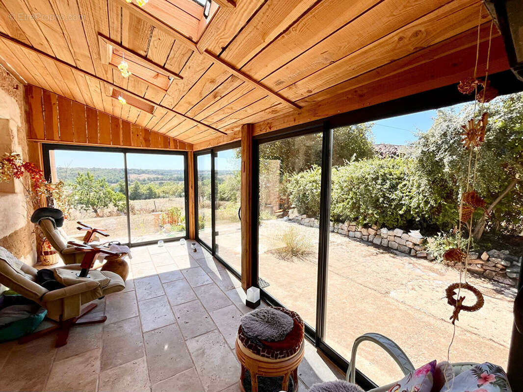 Maison individuelle avec 2,5 hectares, grange, - photo 8