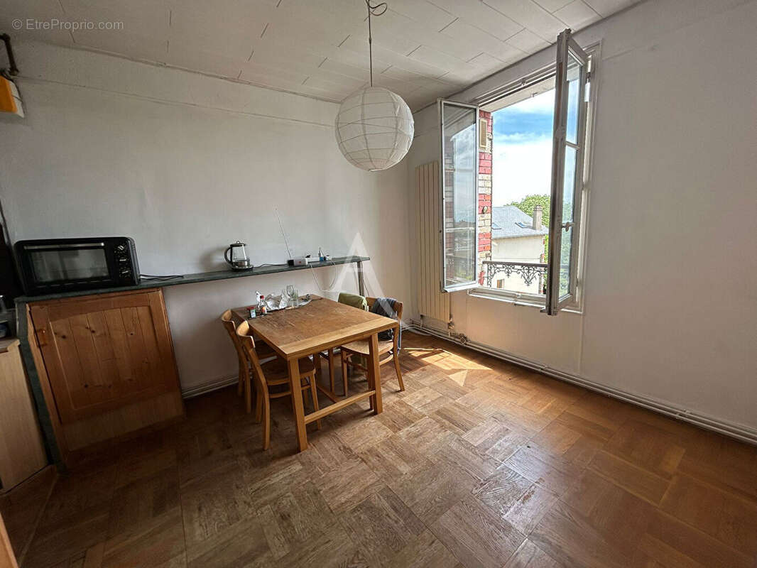Appartement avec 2 caves et une dependance - photo 3