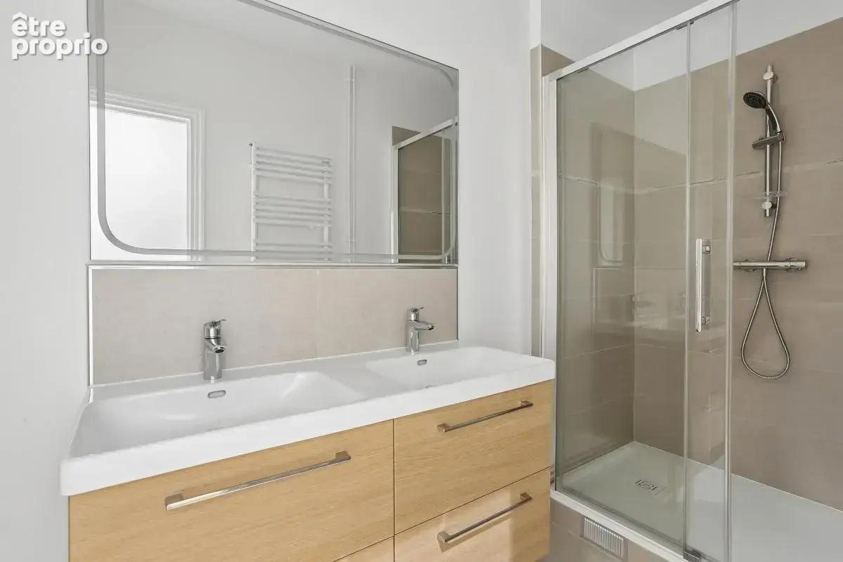 Paris XVIe – Avenue Victor Hugo / Arc de Triomphe - Appartement d'exception, cachet et volumes - photo 8