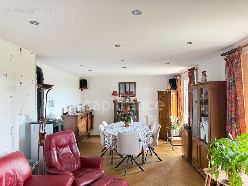 Maison familiale avec grand sous-sol, jardin arboré et vue dégagée – Proche Pont-de-Vaux - photo 11
