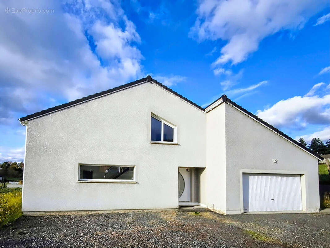Maison à SAINT-PIERRE-EYNAC