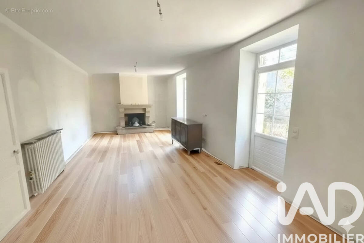 Photo 1 - Maison à ROGNES