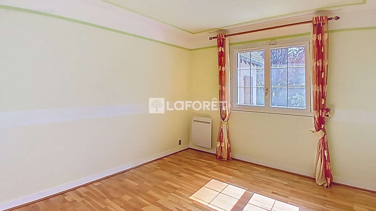 Maison à LA VILLE-DU-BOIS