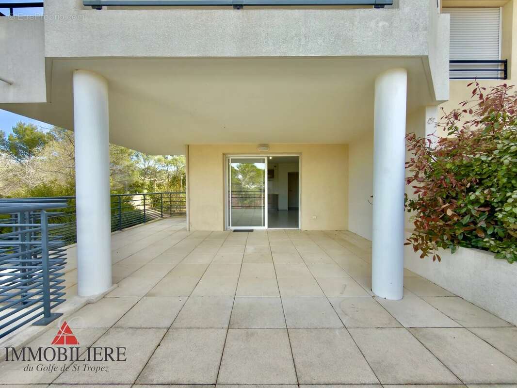 Appartement à ROQUEBRUNE-SUR-ARGENS