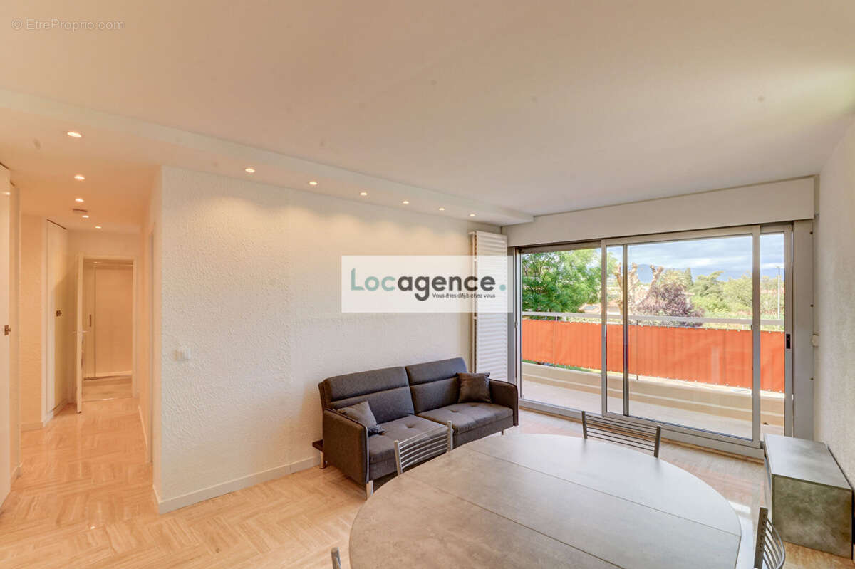 Appartement à MANDELIEU-LA-NAPOULE