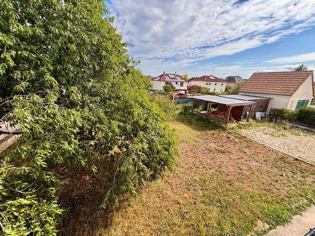 COUP DE COEUR À CHALLUY  Maison familiale de 130 m² avec terrain de 1 045 m² - photo 12