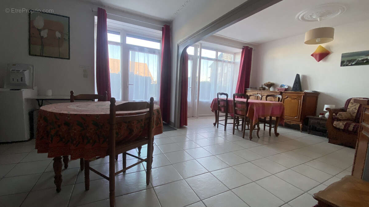 Maison à SAINT-PIERRE-EGLISE