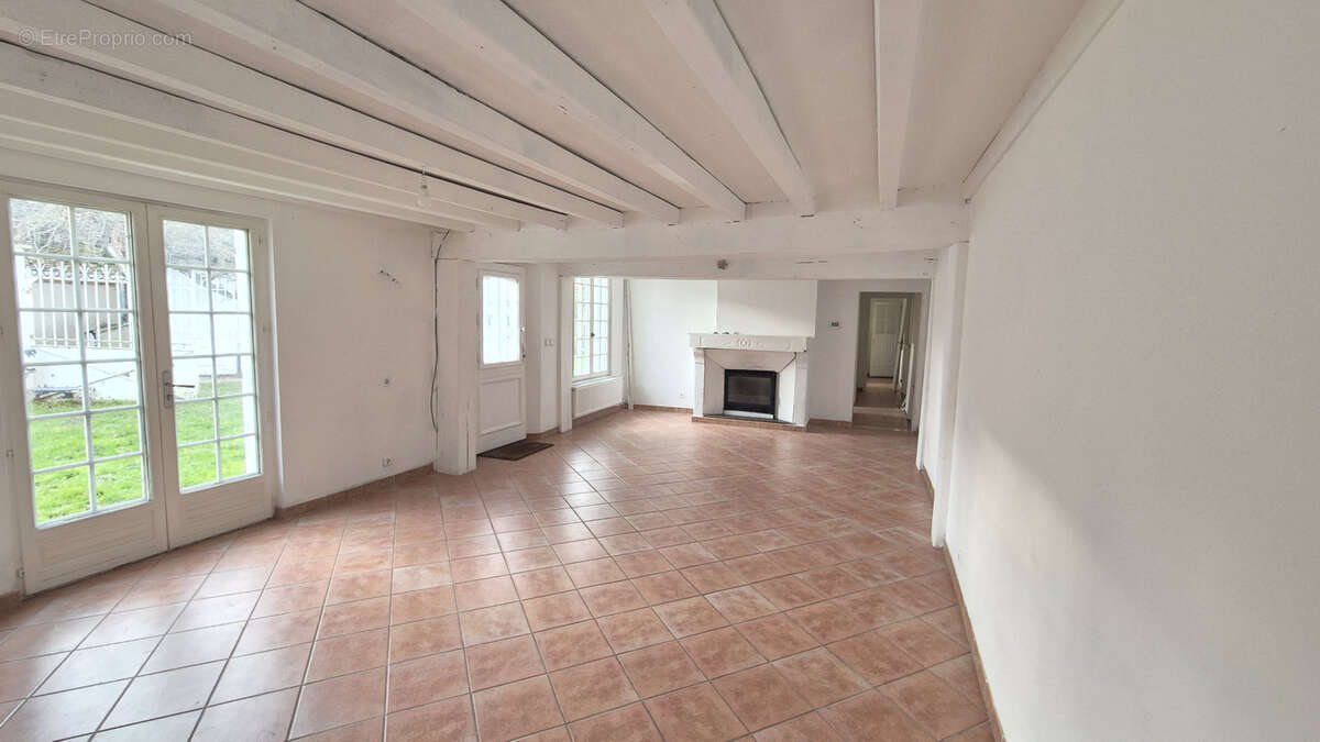 Maison à NEAUFLES-SAINT-MARTIN