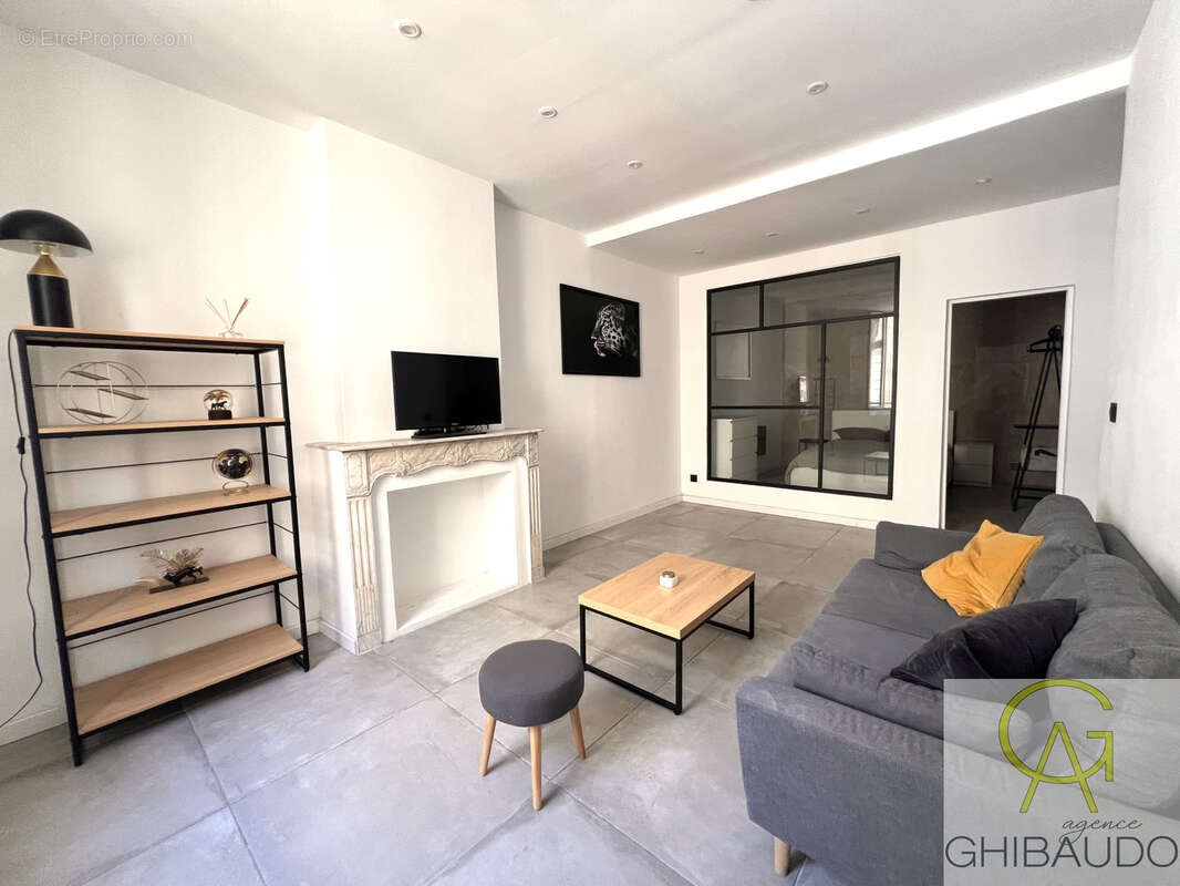 Appartement à MARSEILLE-6E
