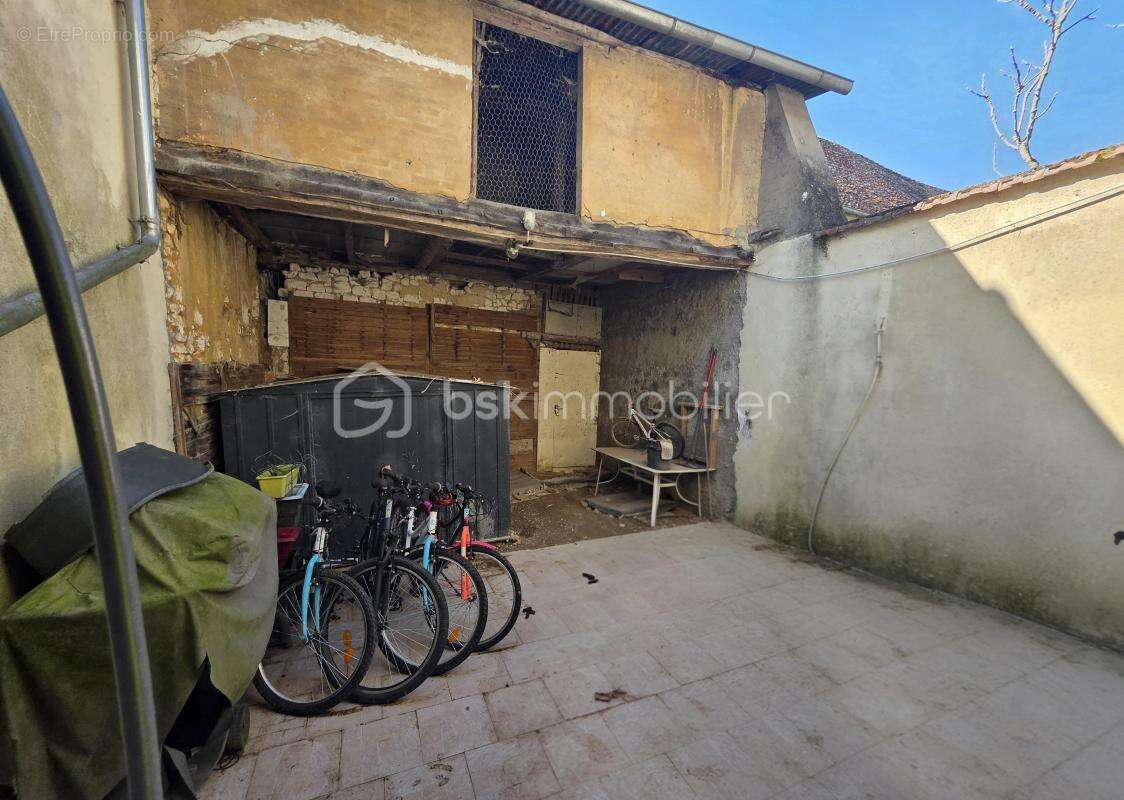 Maison à VILLENEUVE-L'ARCHEVEQUE