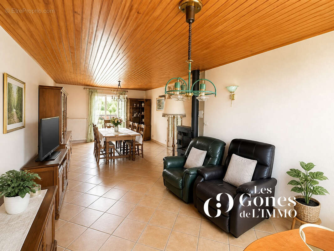 LENTILLY   Maison familiale avec fort potentiel   Terrain piscinable de 1 068 m2 - photo 3