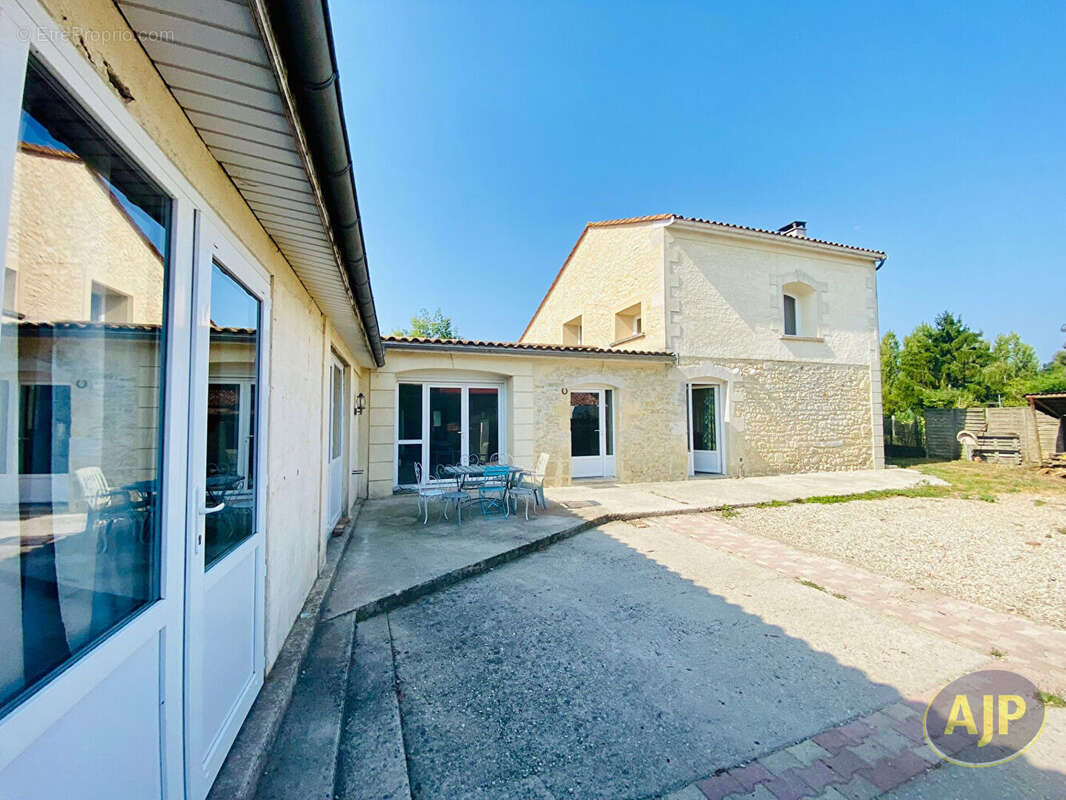 Maison à VALEYRAC