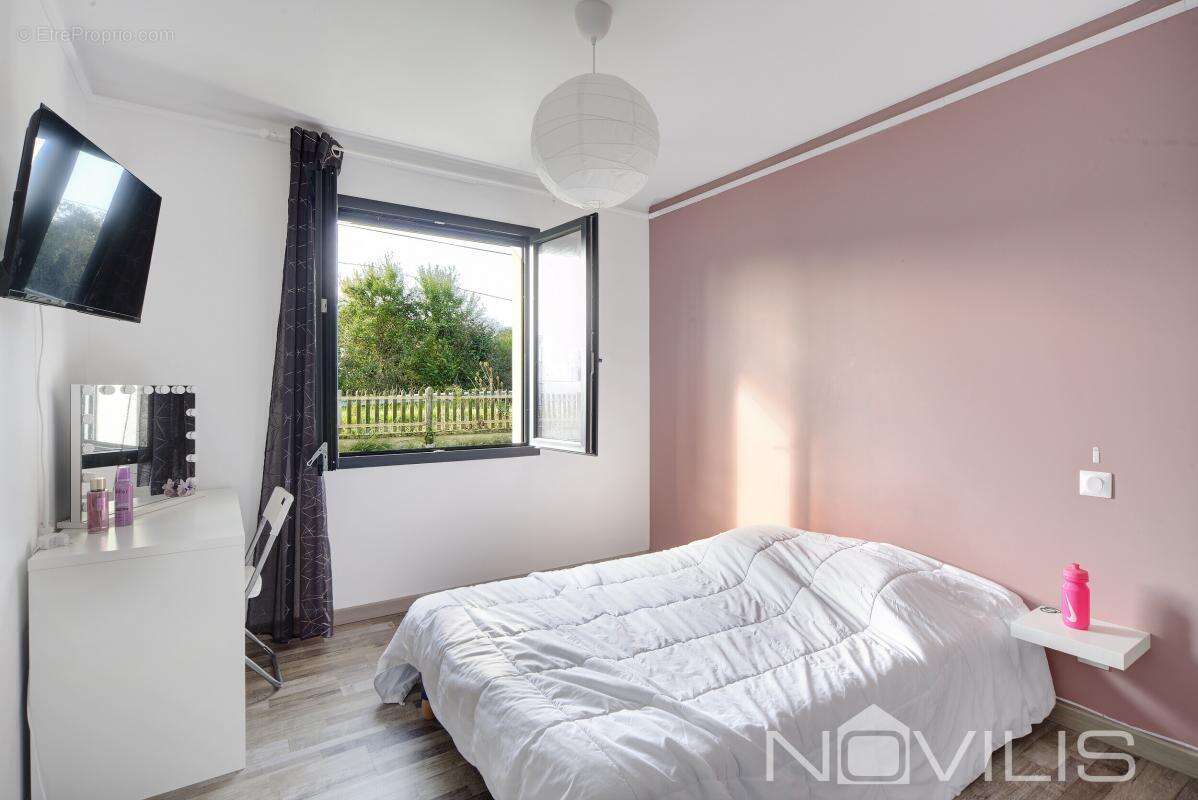 Maison à SAINTE-FOY-DE-PEYROLIERES