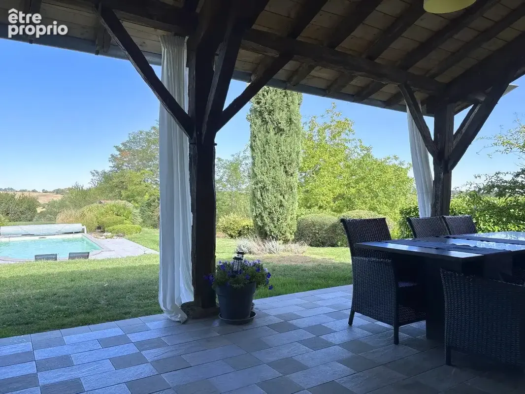 Maison de caractère avec piscine, dépendances et 2,4 hectares - photo 12