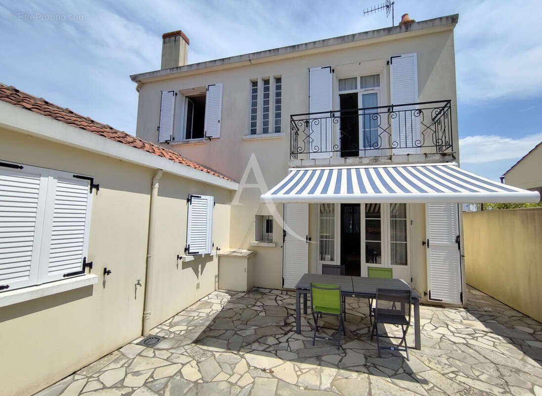 Maison de caractère au coeur du Bourg d'Olonne-sur-Mer  (5 chambres, garage, jardin) - photo 7