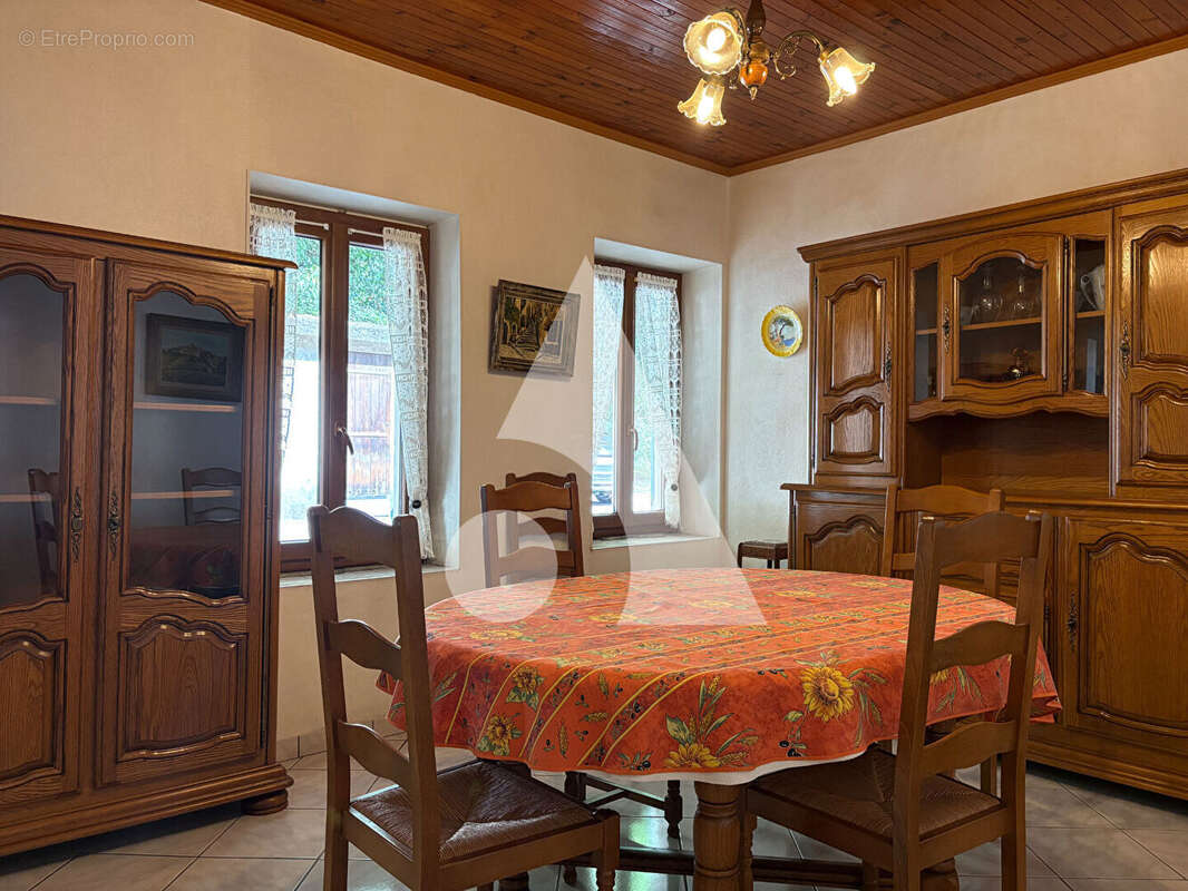 Appartement à LA ROQUETTE-SUR-VAR