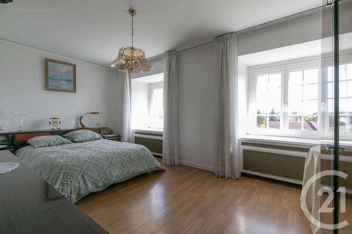 Maison à SAINT-MAUR-DES-FOSSES