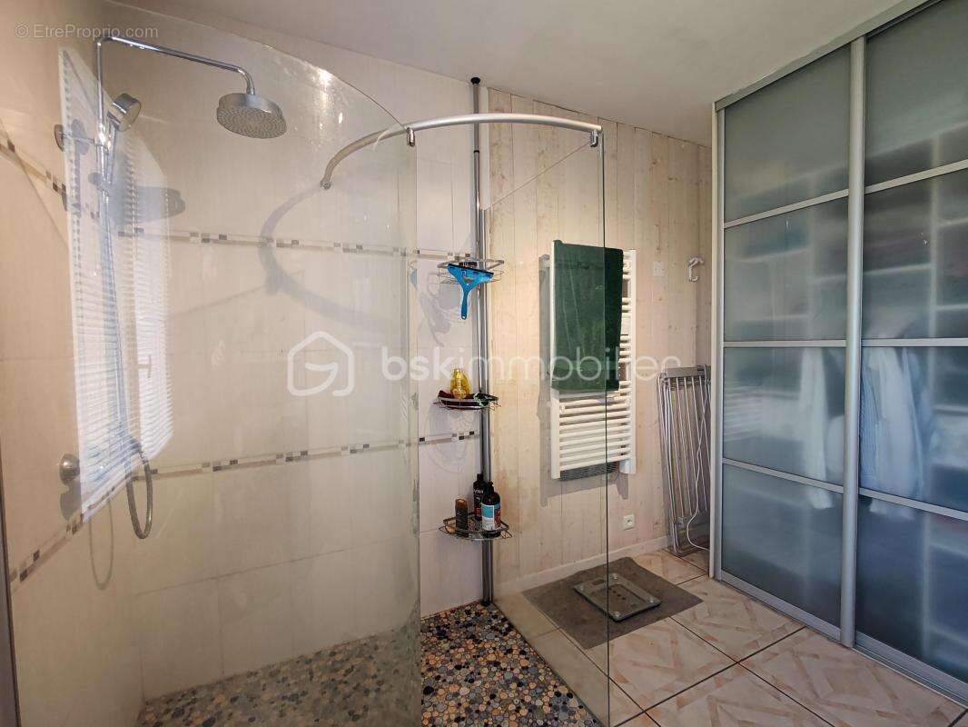 Maison à LES BORDES