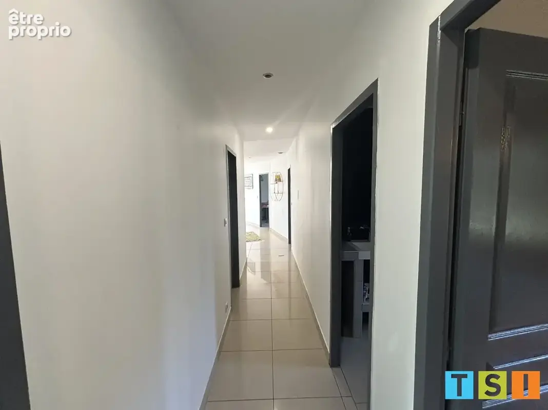 Maison familiale de plain-pied avec 4 chambres et grand garage, au calme - photo 11