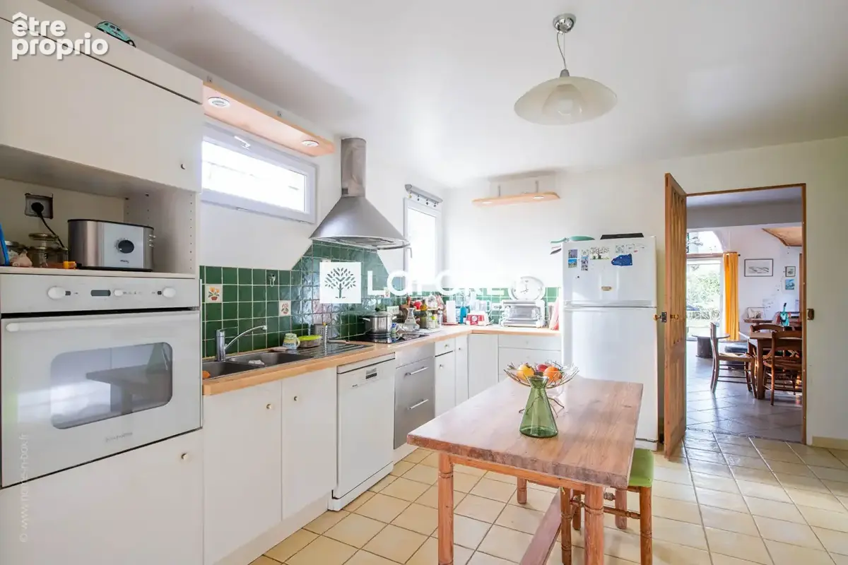 Maison familiale de 220 m² sur terrain de 969 m² - La Celle-Saint-Cloud - photo 3
