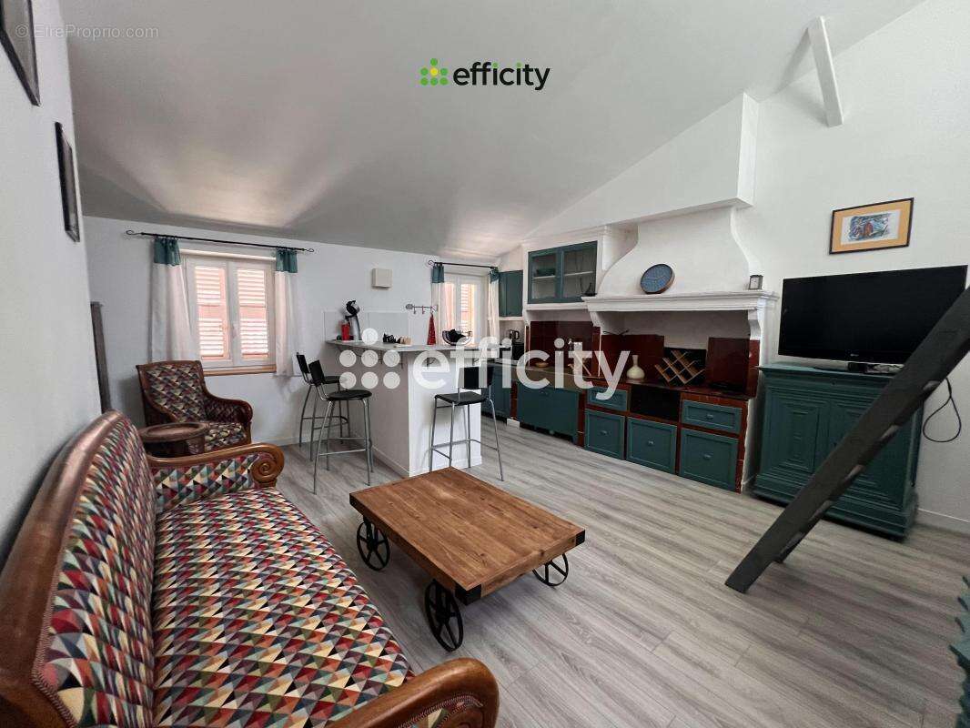 Appartement à LA CADIERE-D&#039;AZUR