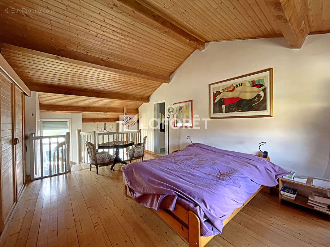 Maison à LE CHAMBON-FEUGEROLLES