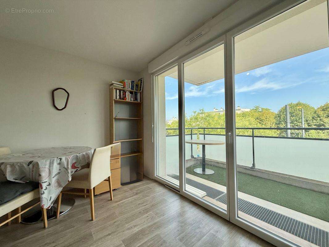 Appartement T2 résidence récente, balcon, garage fermé en sous-sol - photo 3