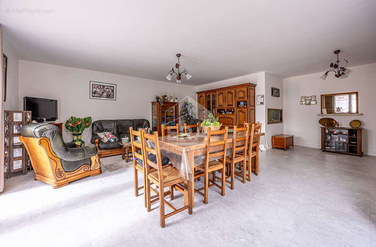 Maison à SAINT-SAUVEUR-D'AUNIS