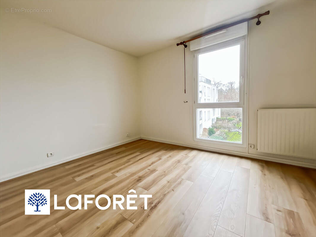 Appartement à SAINTE-GENEVIEVE-DES-BOIS