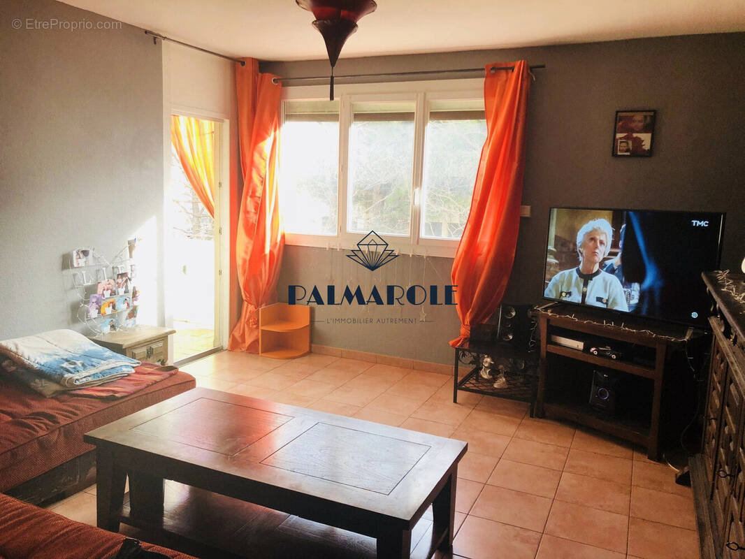 Salon Carrelage - Appartement à PERPIGNAN